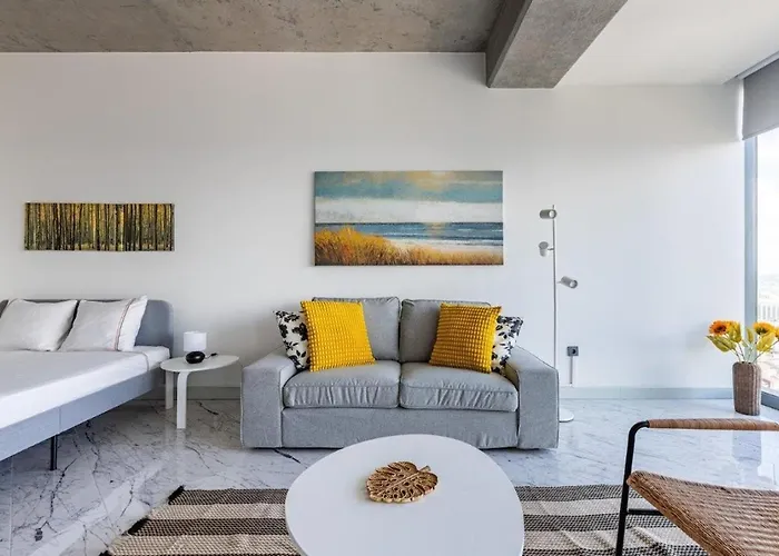 Scenic Bright W Parking, Poolviews! #302 Apartment *