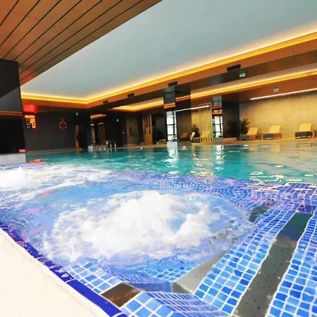 Scenic Bright W Parking, Poolviews! #302 *