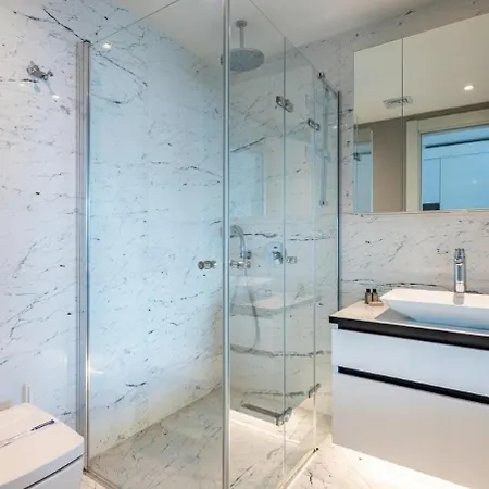 Scenic Bright W Parking, Poolviews! #302 Istanbul